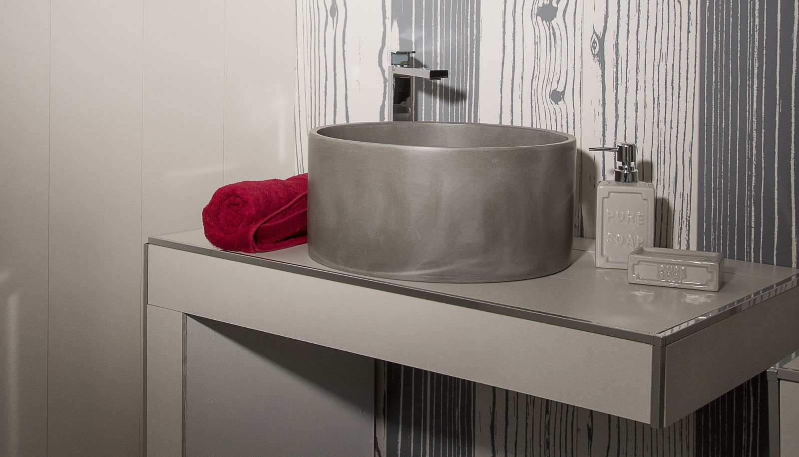LAVABO TONDO IN RESINA